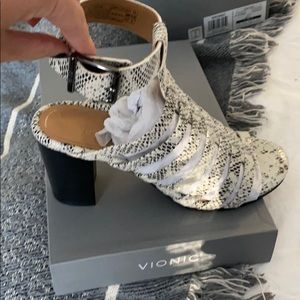 Vionic - 7.5 NEVER WORN